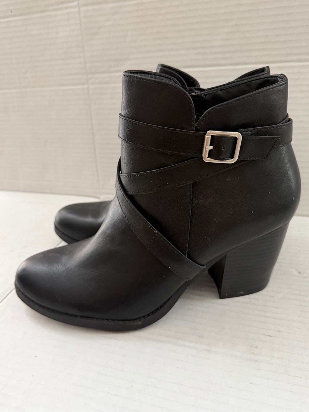 Style & Co Women's Zetaa Strappy Belt-Heel Booties Black Ankle Boots 9.5